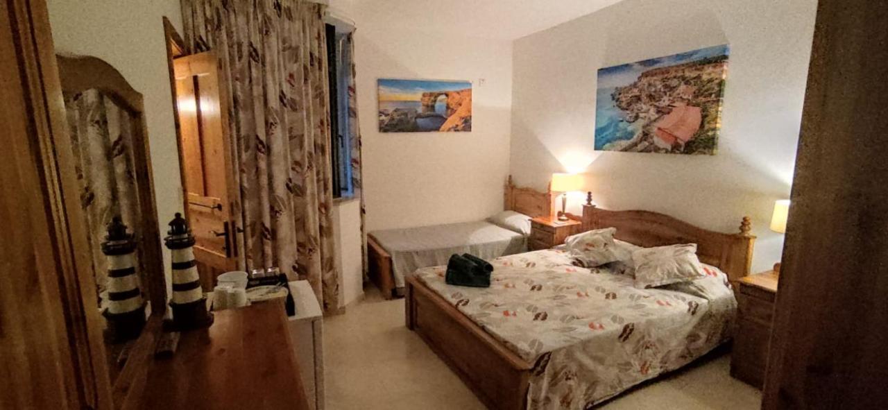 Private Double Bedroom & Private Bathroom & Shared Kitchen St. Paul's Bay Exteriör bild
