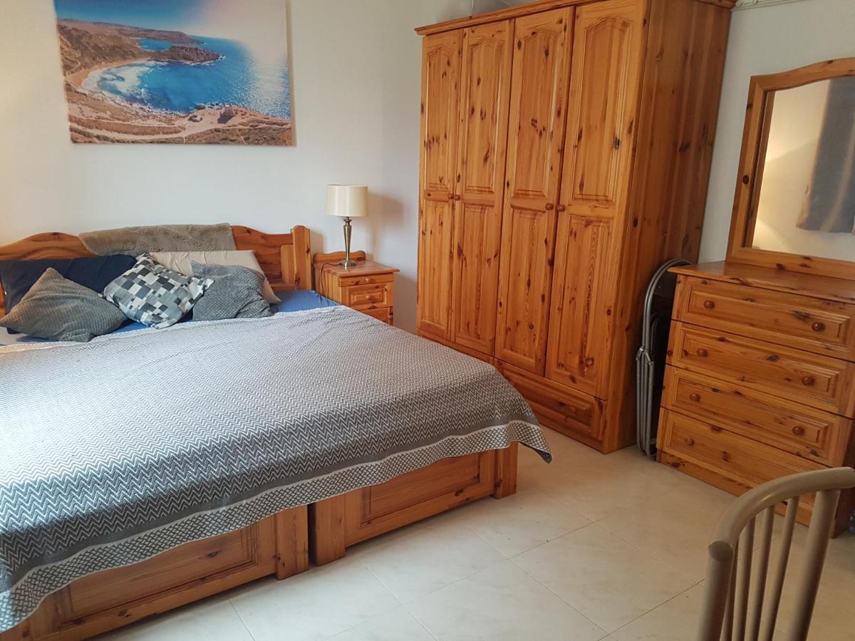 Private Double Bedroom & Private Bathroom & Shared Kitchen St. Paul's Bay Exteriör bild
