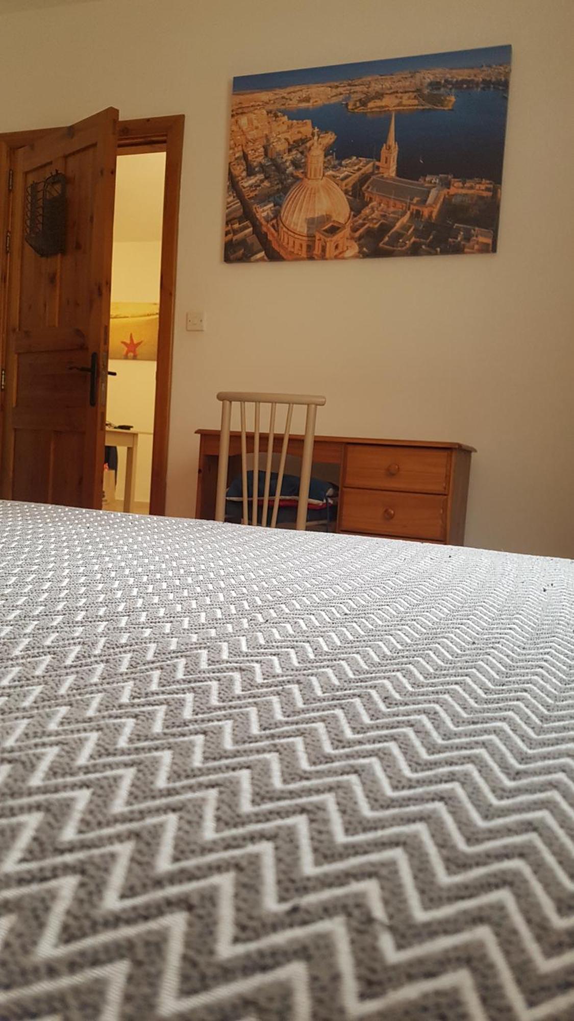 Private Double Bedroom & Private Bathroom & Shared Kitchen St. Paul's Bay Rum bild